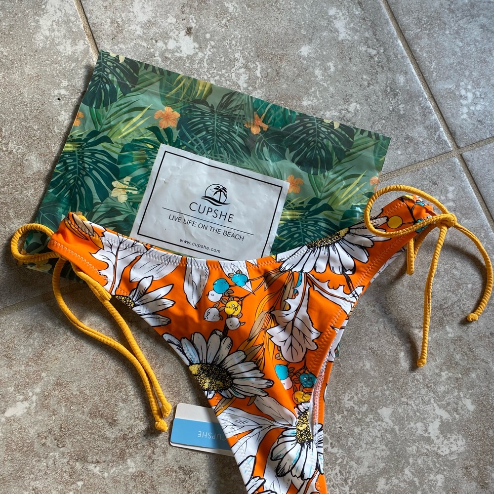 🆕 Cupshe Swim Bottom NWT Size M
